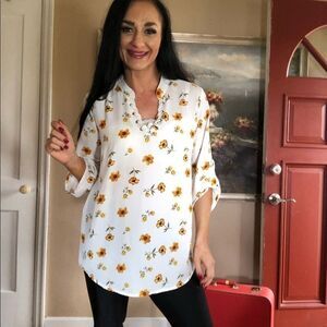 Rue 21 floral top cute lace up detailing